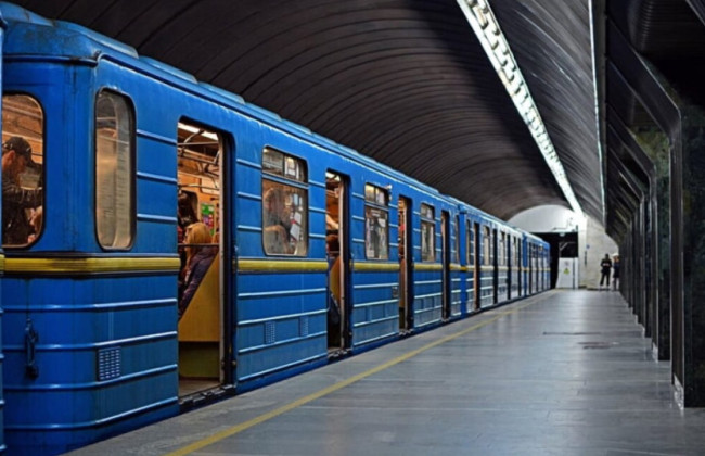 Більше не «Площа Льва Толстого»: у Києві змінили назву станцій метро