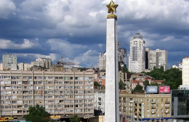 Мінкульт позбавив обеліск «Київ – місто-герой» охоронного статусу: тепер його дозволено демонтувати