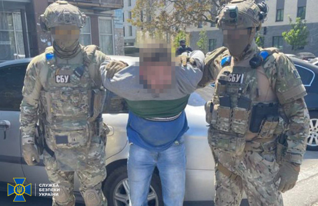 Шпигував для окупантів під виглядом водія таксі: на Запоріжжі затримали ексчиновника податкової міліції