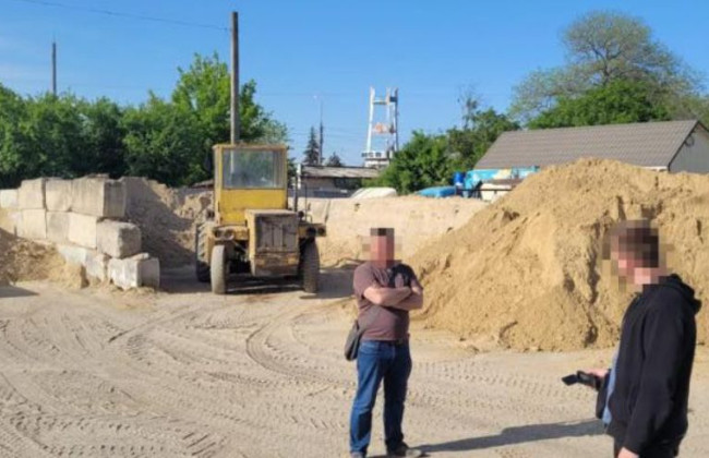 Організували незаконне видобування піску: затримали небезпечну злочинну групу