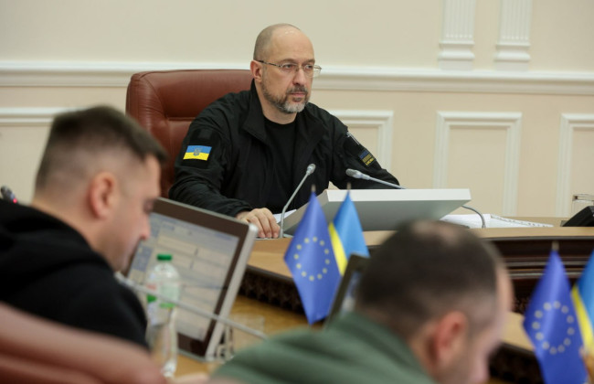 Кабмин планирует взять займ полмиллиарда долларов на «устойчивое государственное управление»