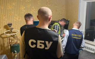 Незаконная переправка уклонистов за границу: разоблачены адвокат и сотрудник Киевской ОВА