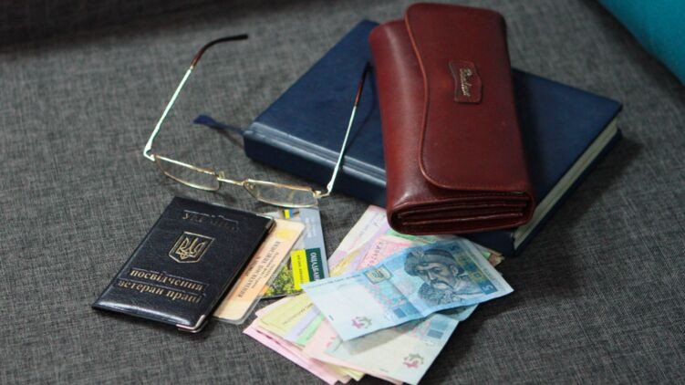 Пенсії в Україні: що буде з виплатами у червні