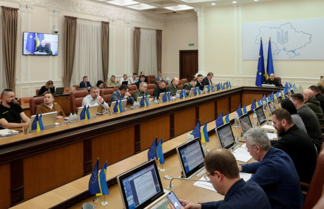 Уряд роз’яснив, які держслужбовці мають право на підвищення зарплати, — документ