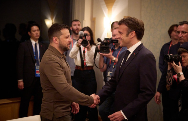 У межах візиту до Японії Зеленський зустрівся з Макроном: що обговорили