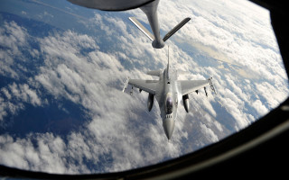 Появление F-16 в украинском небе будет историческим моментом, — Зеленский на встрече G7