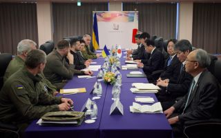 Зеленський зустрівся з прем’єр-міністром Японії Фуміо Кішідою