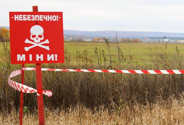 Оторвало ступню: в Харьковской области мужчина подорвался на взрывоопасном предмете