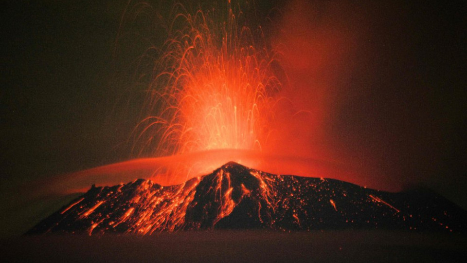 В Мексике проснулся один из активнейших вулканов мира: зрелищные фото