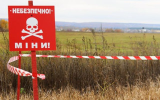 Оторвало ступню: в Харьковской области мужчина подорвался на взрывоопасном предмете
