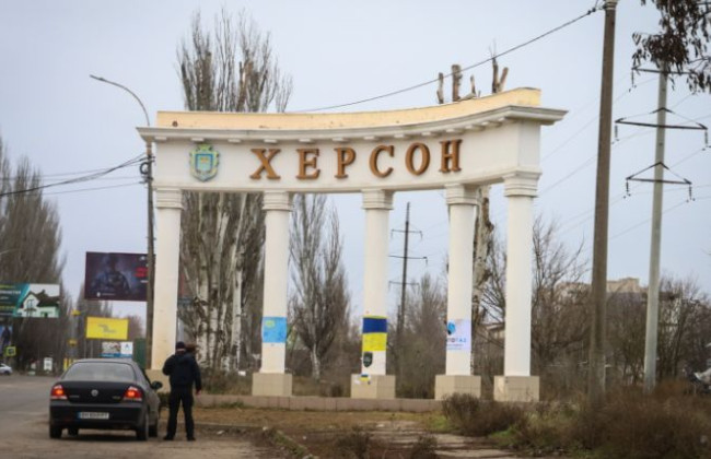 Держслужбовці, які працюють на територіях, де ведуться бойові дії, мають право на підвищення окладу з 28 квітня  - роз’яснення