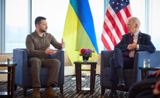 Байден ще не вирішив, чи США самі передаватимуть F-16 Україні, чи це зроблять партнери