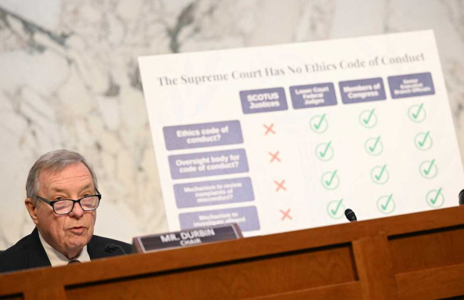 Гілларі Клінтон вимагає Етичного кодексу для Верховного Суду США, а громадські активісти пропонують скоротити бюджет Суду і вказують на низьку довіру