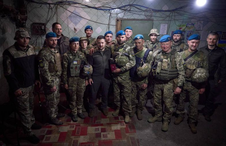 Зеленський на фронті привітав морських піхотинців з професійним святом, фото