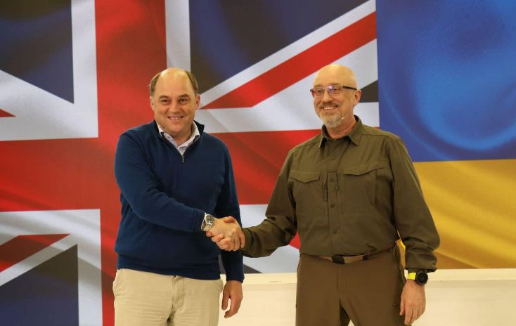 Министр обороны Британии Бен Уоллес приехал в Украину с неанонсированным визитом