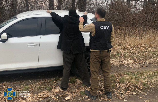 «Зливав» позиції українських військових під Бахмутом та Авдіївкою: затримали ворожого агента