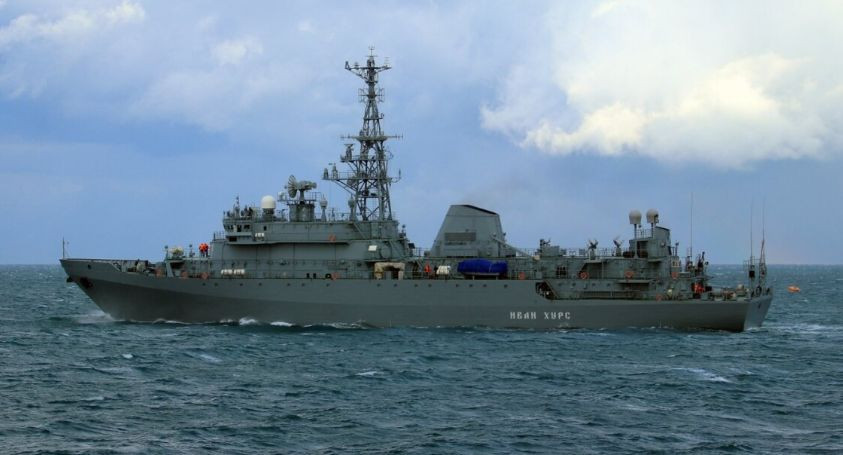 Разведывательный корабль рф «Иван Хурс» атаковали морские дроны – СМИ