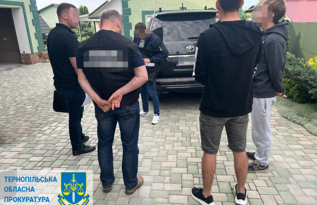 Обещала «повлиять» на членов ВВК: в Тернопольской области разоблачена работница миграционной службы