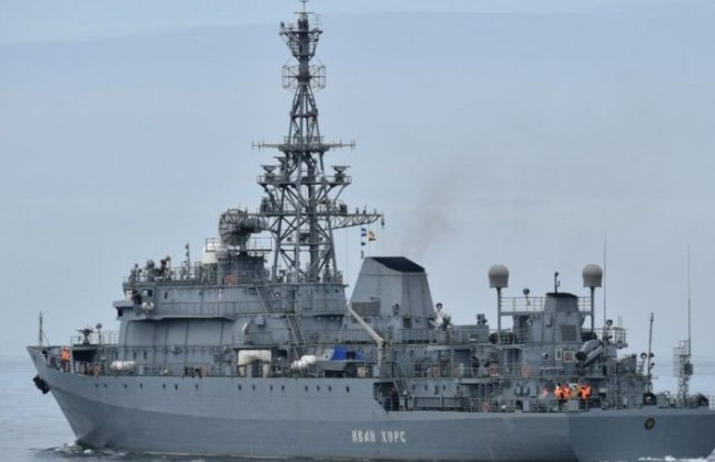 Як дрони атакували корабель рф «Іван Хурс»: відео успішного влучання