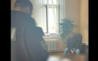 Выдавал «сертификаты» за деньги: на Буковине задержали одного из руководителей Госслужбы по вопросам труда