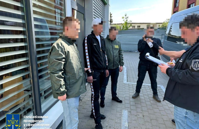 «Продавал» уклонистам информацию о размещении пограничных патрулей: на Буковине задержан младший инспектор