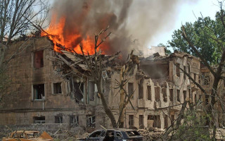 Ракетный удар по поликлинике в Днепре: один человек погиб и 15 ранены, фото и видео