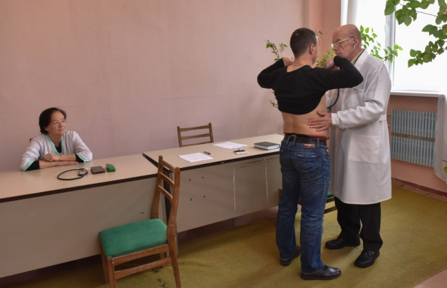 Призывники и мобилизованные смогут проходить всю медкомиссию в поликлиниках – Зеленский подписал закон