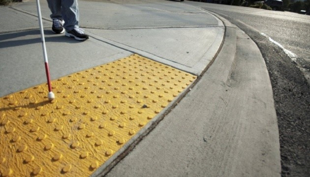 В Киеве проводят мониторинг и оценку степени безбарьерности городских объектов