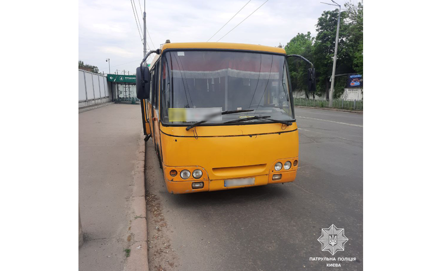 У Києві в Солом'янському районі патрульні виявили водія маршрутки з ознаками алкогольного сп'яніння