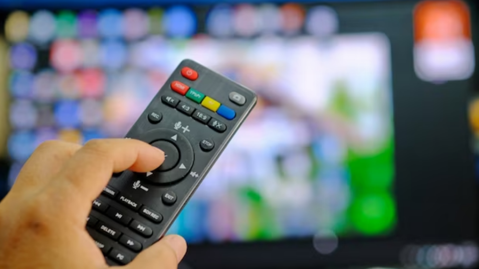 Депутаты готовятся увеличить количество рекламы на ТВ – комитет поддержал законопроект