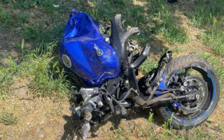 Серйозна ДТП на Київщині: мотоцикліст влетів у людей на пішохідному переході, фото та відео