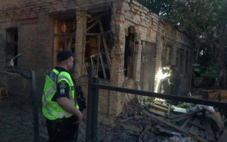 Пошкоджено будинки та об'єкти інфраструктури: показали наслідки російської атаки на Київщині, фото