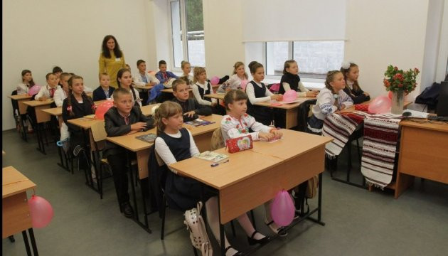 Народні депутати пропонують подовжити отримання освіти мовами нацменшин