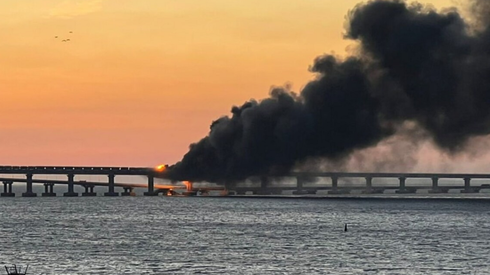 Британская разведка выяснила, как оккупанты пытаются уберечь от ударов Крымский мост