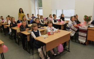Народні депутати пропонують подовжити отримання освіти мовами нацменшин