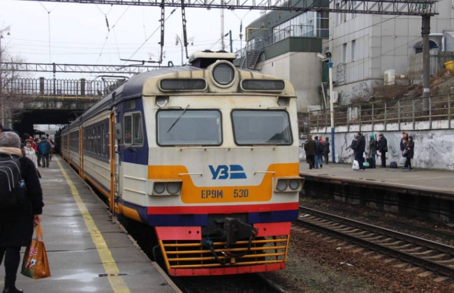 Кольцевая электричка временно не курсирует между станциями Почайна и Киев-Днепровский