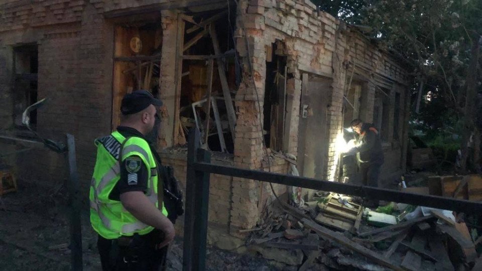 Повреждены дома и объекты инфраструктуры: показали последствия российской атаки в Киевской области, фото
