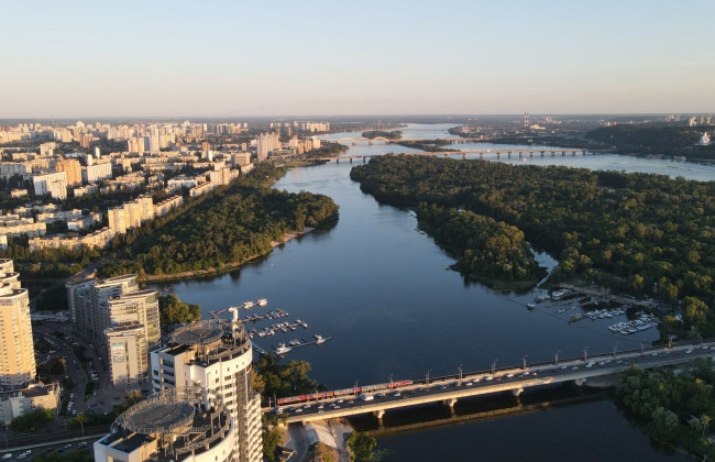 Який рівень забрудненості повітря та радіаційний фон у Києві 30 травня