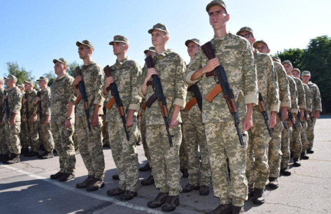 Військовослужбовці-строковики можуть отримати право на додаткову винагороду 6000 грн