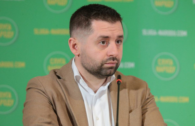 Давид Арахамія вніс законопроект про додаткову винагороду військовослужбовцям та збільшення тривалості відпустки