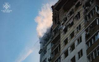 Масована атака дронами на Київ: рятувальники показали наслідки, фото та відео