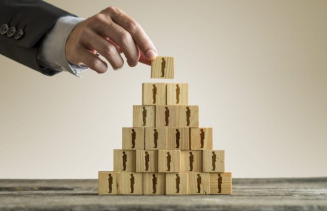 Рада утворила комісію для розслідування «колл-центрів» та «фінансових пірамід»