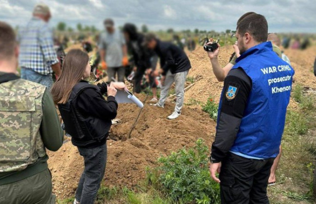 На Херсонщині ексгумували тіло чоловіка, якого закатували військові рф