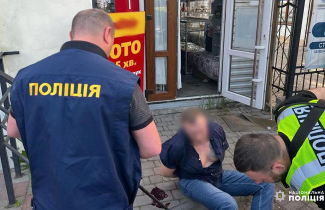 Вимагали $2500 неіснуючого боргу: на Буковині затримали двох чоловіків