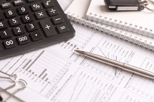 За наявності яких документів допомога на лікування та медичне обслуговування платника податку не підлягає оподаткуванню ПДФО