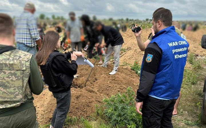 На Херсонщині ексгумували тіло чоловіка, якого закатували військові рф