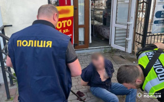 Требовали $2500 несуществующего долга: на Буковине задержали двух мужчин