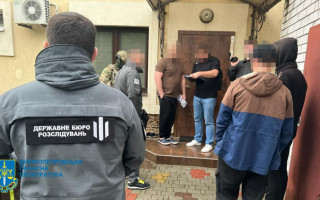 Требовали деньги и угрожали расправой: в Днепре разоблачен полицейский и его брат
