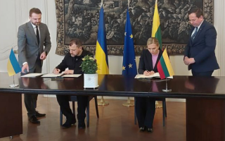 Україна та Литва підписали Угоду про взаємне визнання та обмін національних посвідчень водія