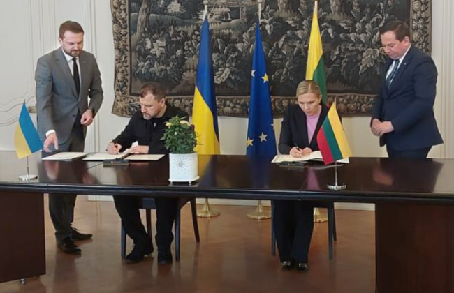 Україна та Литва підписали Угоду про взаємне визнання та обмін національних посвідчень водія